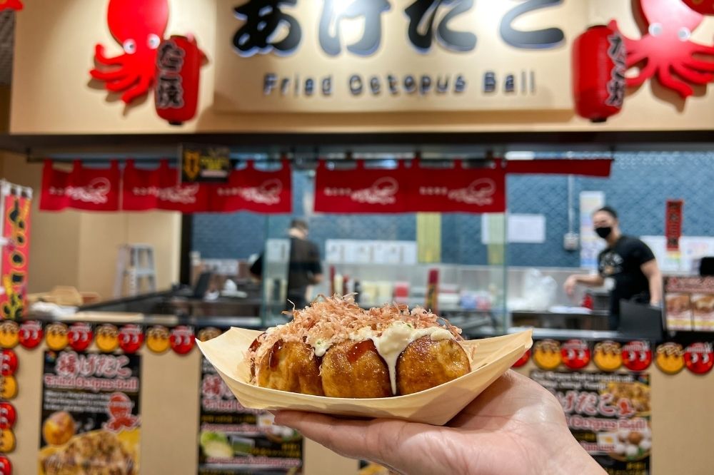 Perfect for sharing, you must try the takoyakis from Agedako - also a new dining concept by Don Don Donki. 